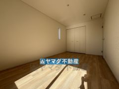 2階洋室のお部屋です。