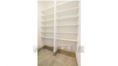 玄関には、大容量のシューズクロークがあります。