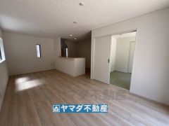 リビングの広さに加えて和室の入り口を開放すればさらに広々とした空間になります