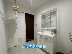 物干しスペースも確保して洗面室をひろくしています