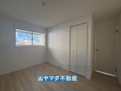 2階洋室6.5帖のお部屋です。