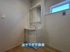 三面鏡タイプだから朝の準備も効率的ですね
