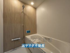 浴槽にはベンチスペースがあるので半身浴やお子様も座ることができ安心快適です