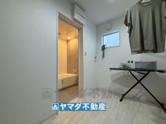 洗面所にはランドリールームもあります