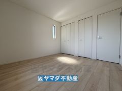 2階洋室6.1帖のお部屋です