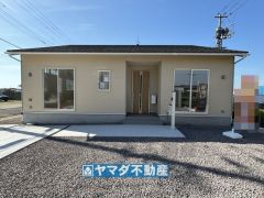 1号棟ケイミュー外壁材に施された親水コーティングは汚れが付きにくい効果を併せ持つ特徴があります。