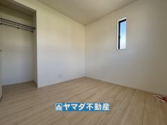 2階洋室5帖のお部屋です。