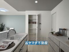 キッチン横には収納スペース