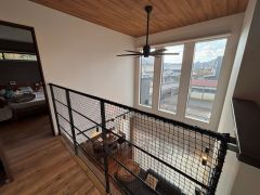 2階吹き抜けからのリビング