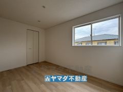 2階洋室6.7帖のお部屋です。