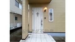 シンプルなおしゃれな玄関ドア