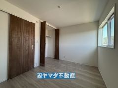 2階洋室のお部屋です