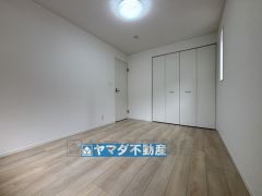 2階洋室6帖のお部屋です。