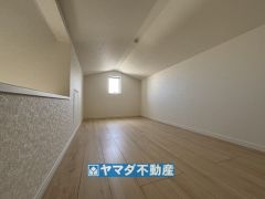 季節物も整理できる小屋裏収納
