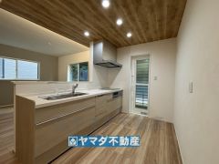 勝手口のあるシステムキッチン