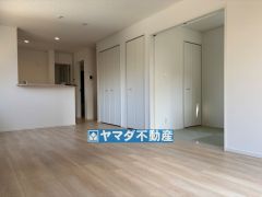 リビングの広さに加えて和室の入り口を開放すればさらに広々とした空間になります