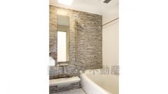 ゆったりとしたバスタブ