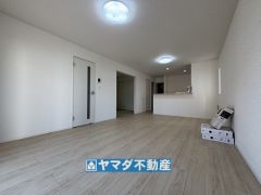 リビングの広さに加えて和室の入り口を開放すればさらに広々とした空間になります