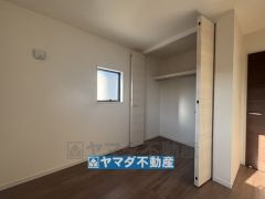 2階洋室5帖のお部屋です。