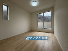 2階洋室6帖のお部屋です。