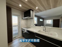勝手口のあるシステムキッチン