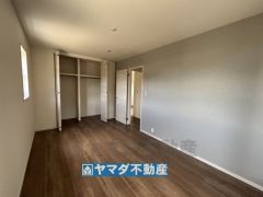2階洋室7.5帖のお部屋です。