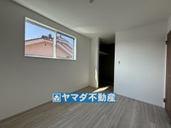2階洋室6帖のお部屋です。