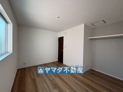 2階洋室7.75帖のお部屋です。