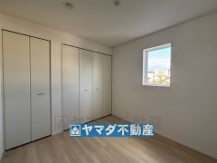 2階洋室4.8帖のお部屋です。