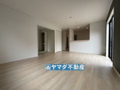 リビングの広さに加えて和室の入り口を開放すればさらに広々とした空間になります