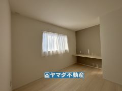 おしゃれな扉なしクローゼットのある洋室6帖のお部屋です。