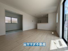 リビングの広さに加えて和室の入り口を開放すればさらに広々とした空間になります