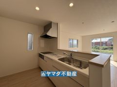 キッチンからご家族との会話ができますね。
