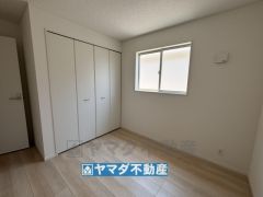 2階洋室のお部屋です