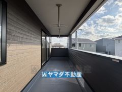 広々バルコニーは屋根があるので急な雨でも安心ですね。