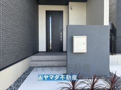 広々とした玄関ポーチ