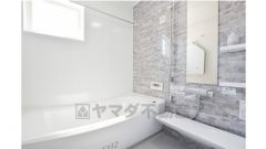 ゆったりとしたバスタブ