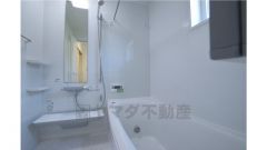 お手入れ簡単なゆったりとしたバスタブ