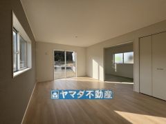 リビングの広さに加えて和室の入り口を開放すればさらに広々とした空間になります