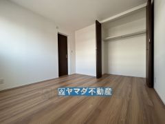 2階洋室のお部屋です。