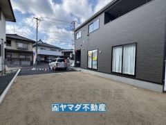 お庭があるのでガーデニングもできますね。