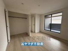 2階洋室7.5帖のお部屋です。