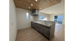 キッチンからご家族との会話ができますね。