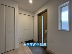 内玄関には大容量のシューズボックス、掘るには収納棚