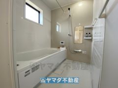浴槽にはベンチスペースがあるので半身浴やお子様も座ることができ安心快適です