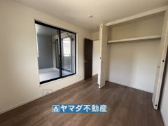 2階洋室5.3帖のお部屋です。