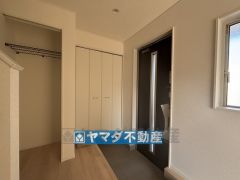 シューズボックスの他に収納棚完備