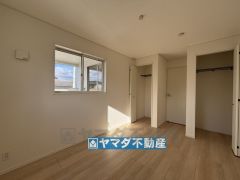 2階洋室6.5帖のお部屋です。