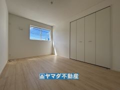 2階洋室6.7帖のお部屋です。