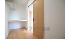 主寝室のウォークインクローゼット